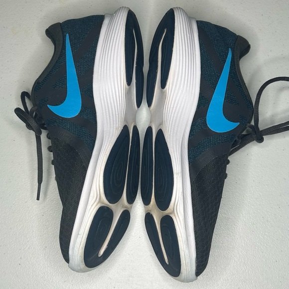 Nike Revolution 4 Men’s sneaker size 10.5 908988-021 - Picture 3 of 5